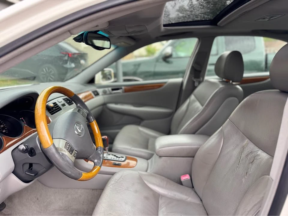 2005 Lexus ES 4th Gen - Image 10 of 21