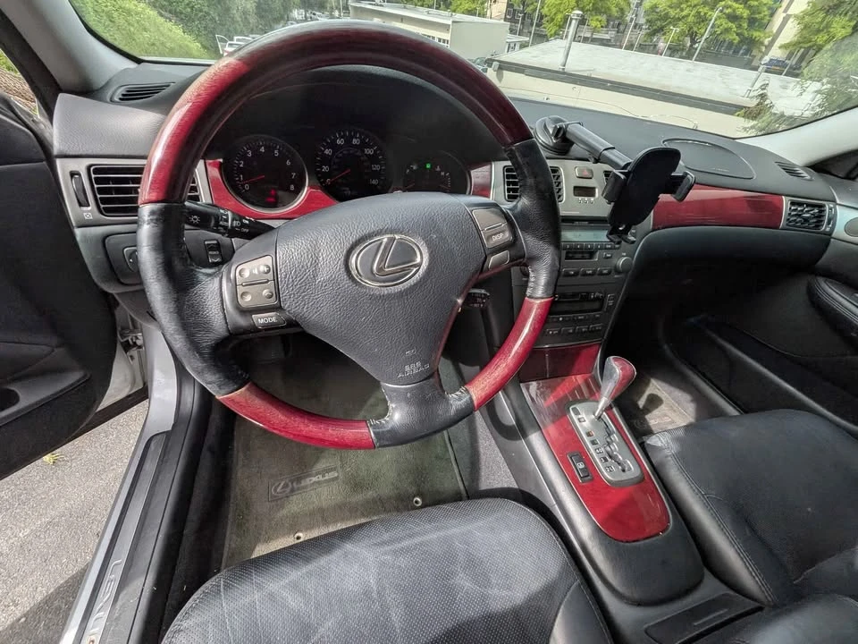 2005 Lexus ES 4th Gen - Image 10 of 11