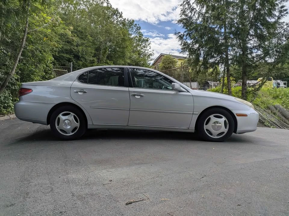2005 Lexus ES 4th Gen - Image 3 of 11