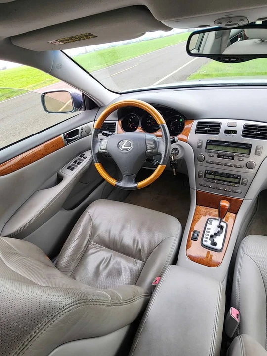 2005 Lexus ES 4th Gen - Image 14 of 17