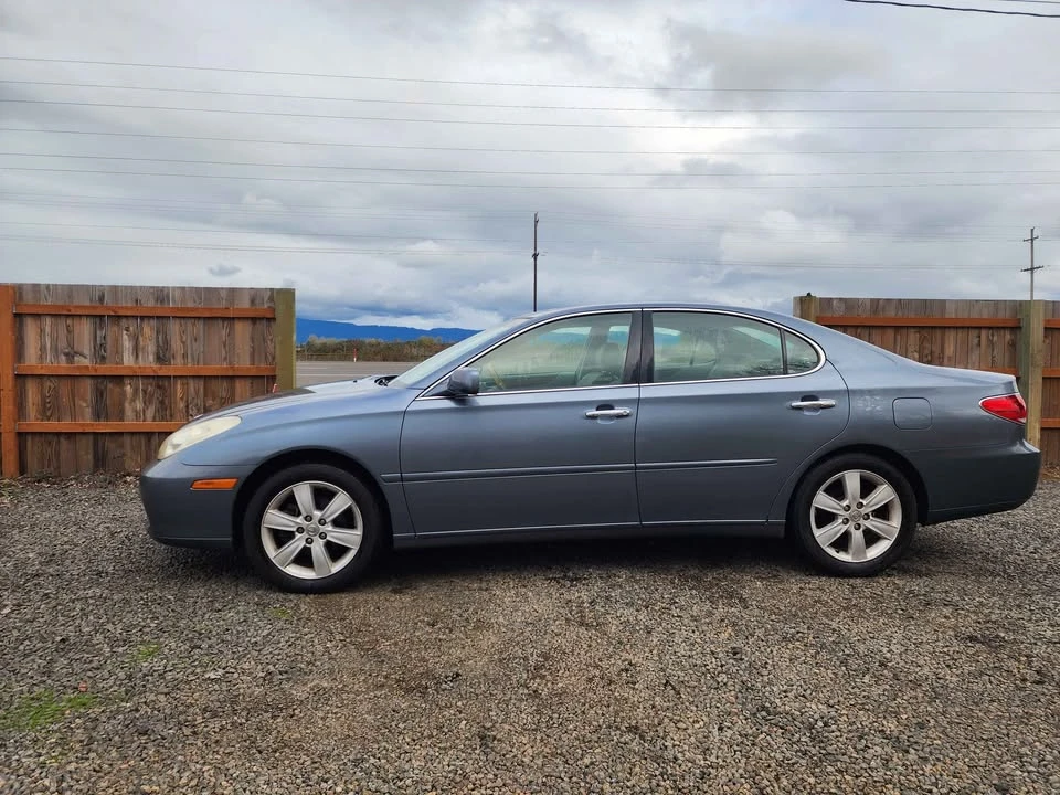 2005 Lexus ES 4th Gen - Image 2 of 17