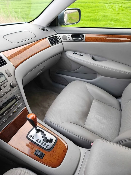 2005 Lexus ES 4th Gen - Image 15 of 17