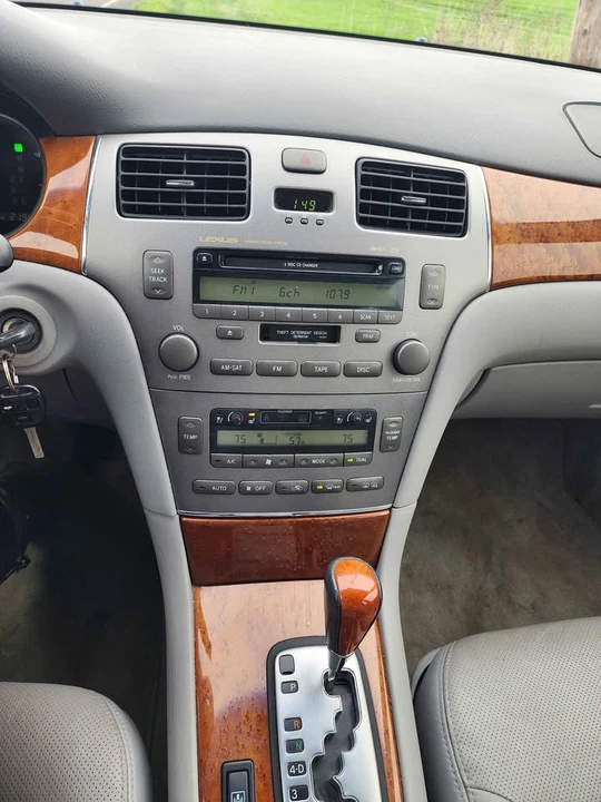 2005 Lexus ES 4th Gen - Image 16 of 17