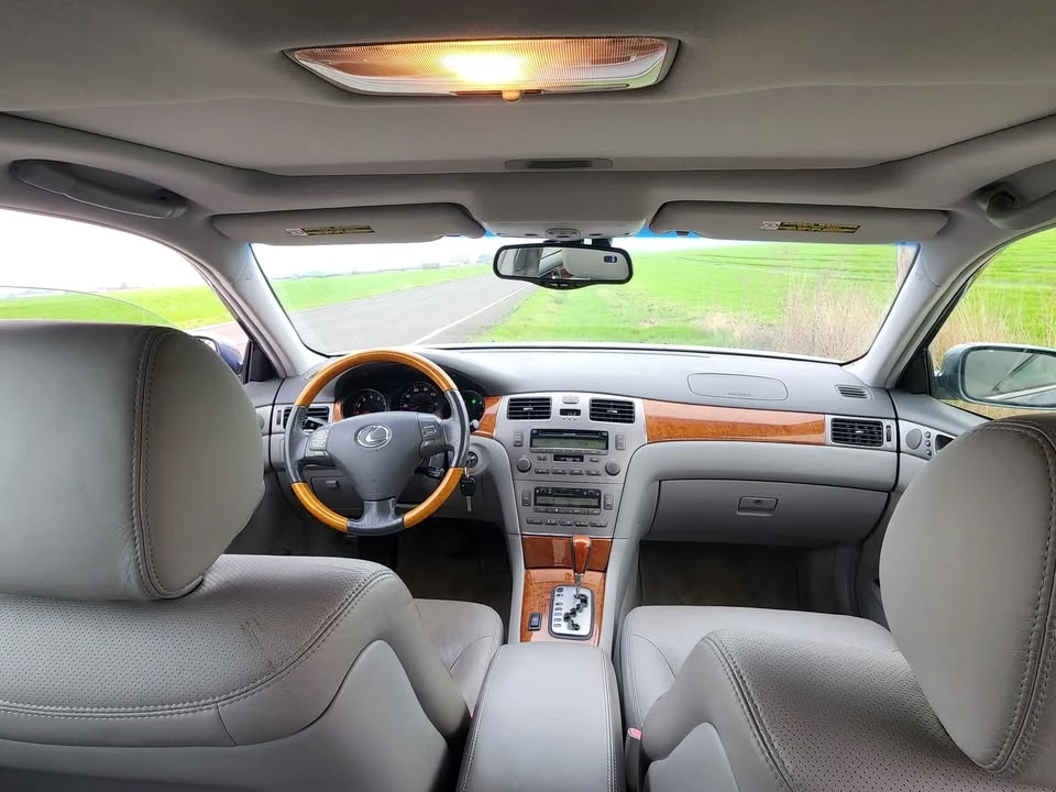 2005 Lexus ES 4th Gen - Image 13 of 17