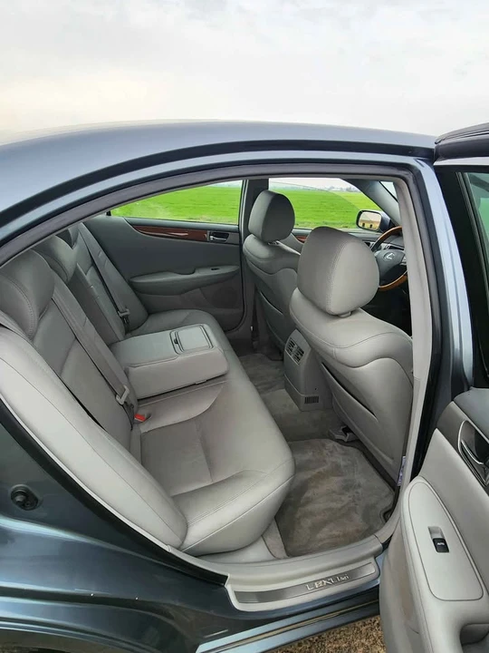 2005 Lexus ES 4th Gen - Image 12 of 17