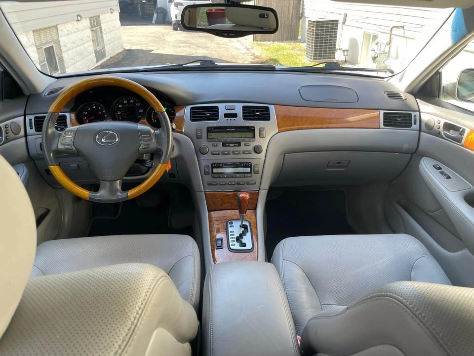 2005 Lexus ES 4th Gen - Image 13 of 15