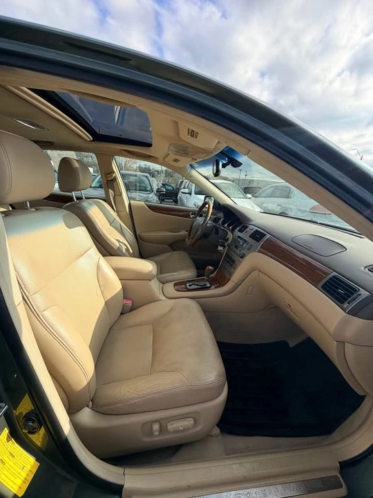 2005 Lexus ES 4th Gen - Image 15 of 17
