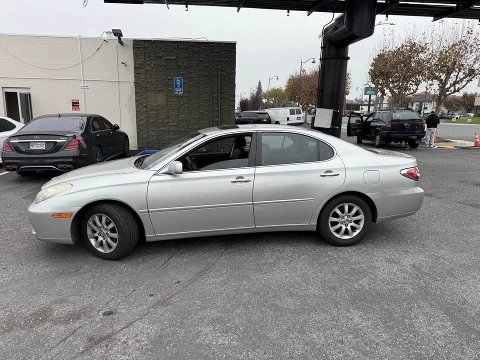 2005 Lexus ES 4th Gen - Image 2 of 5