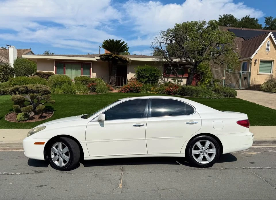 2005 Lexus ES 4th Gen - Image 2 of 17