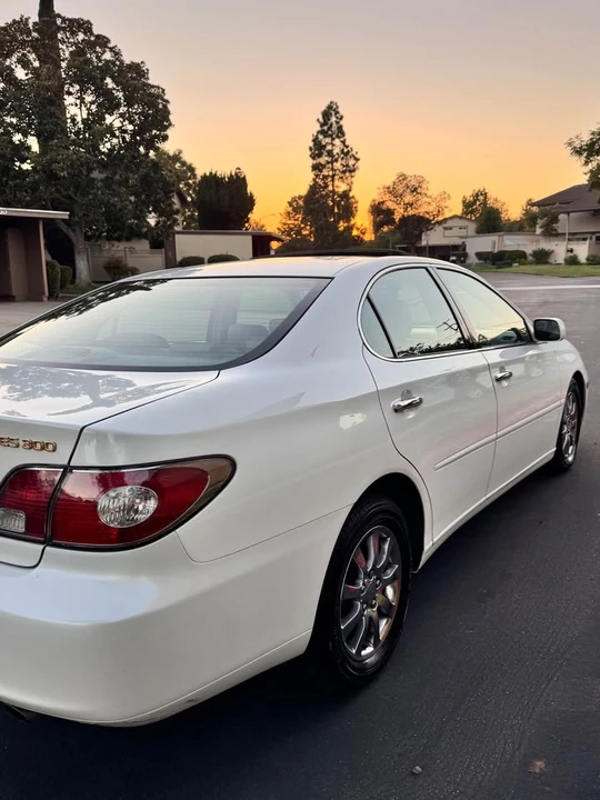 2005 Lexus ES 4th Gen - Image 3 of 11