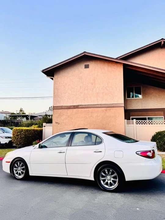 2005 Lexus ES 4th Gen - Image 5 of 11