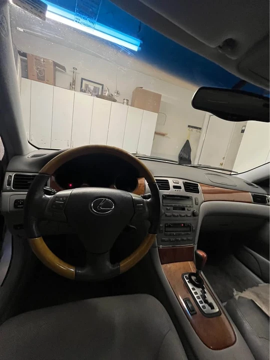 2005 Lexus ES 3rd Gen - Image 2 of 5