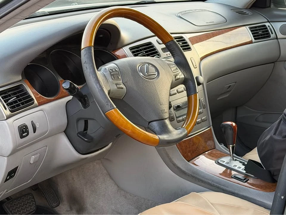 2005 Lexus ES 4th Gen - Image 10 of 12