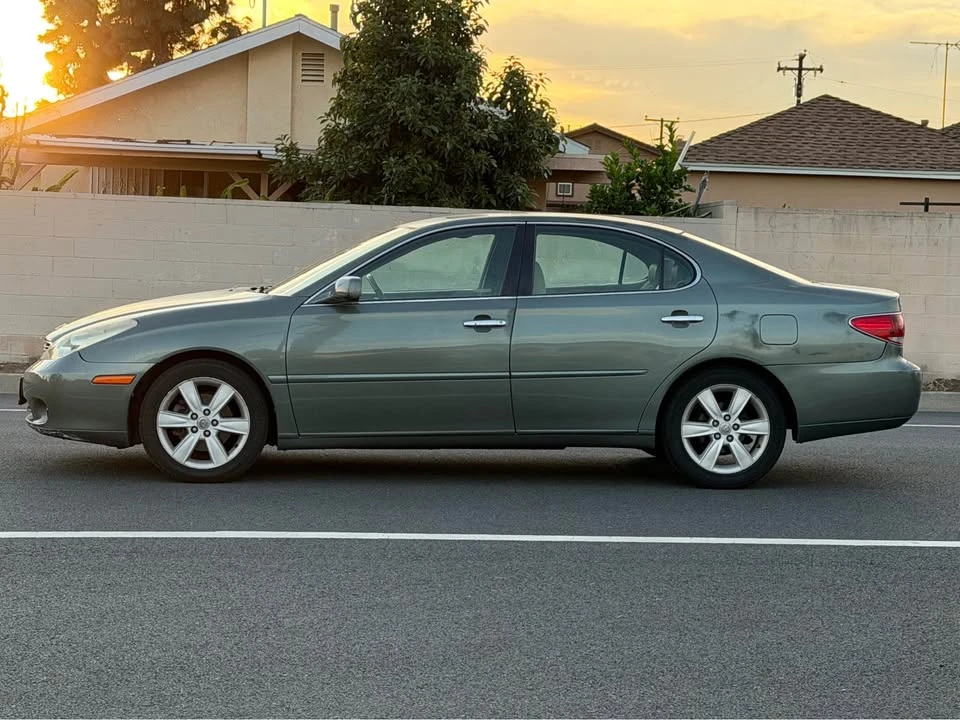 2005 Lexus ES 4th Gen - Image 2 of 12