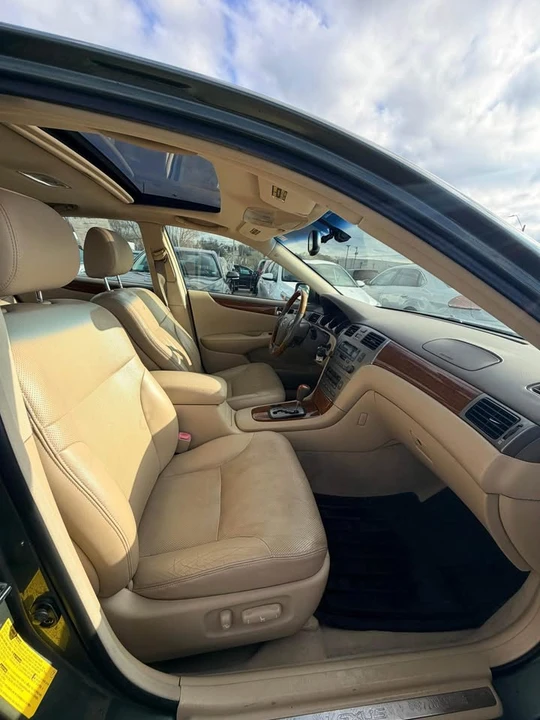 2005 Lexus ES 4th Gen - Image 16 of 17