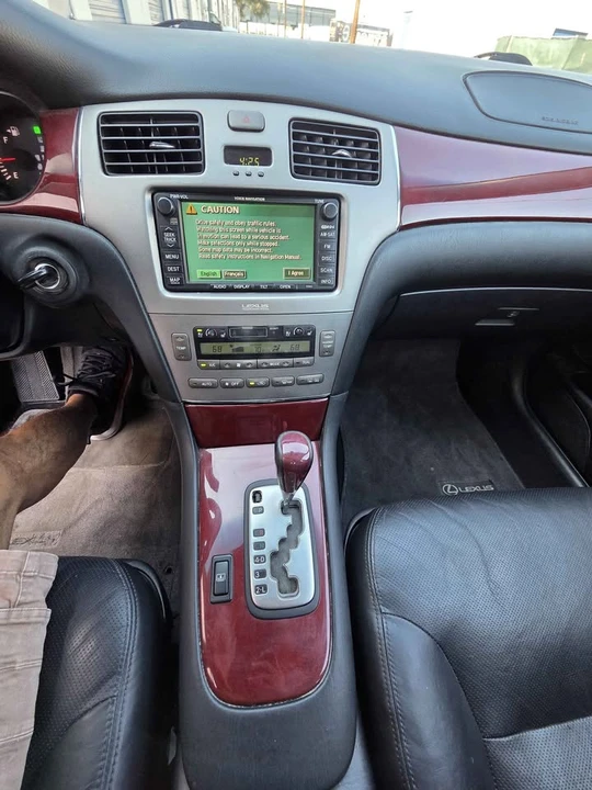 2005 Lexus ES 4th Gen - Image 16 of 19