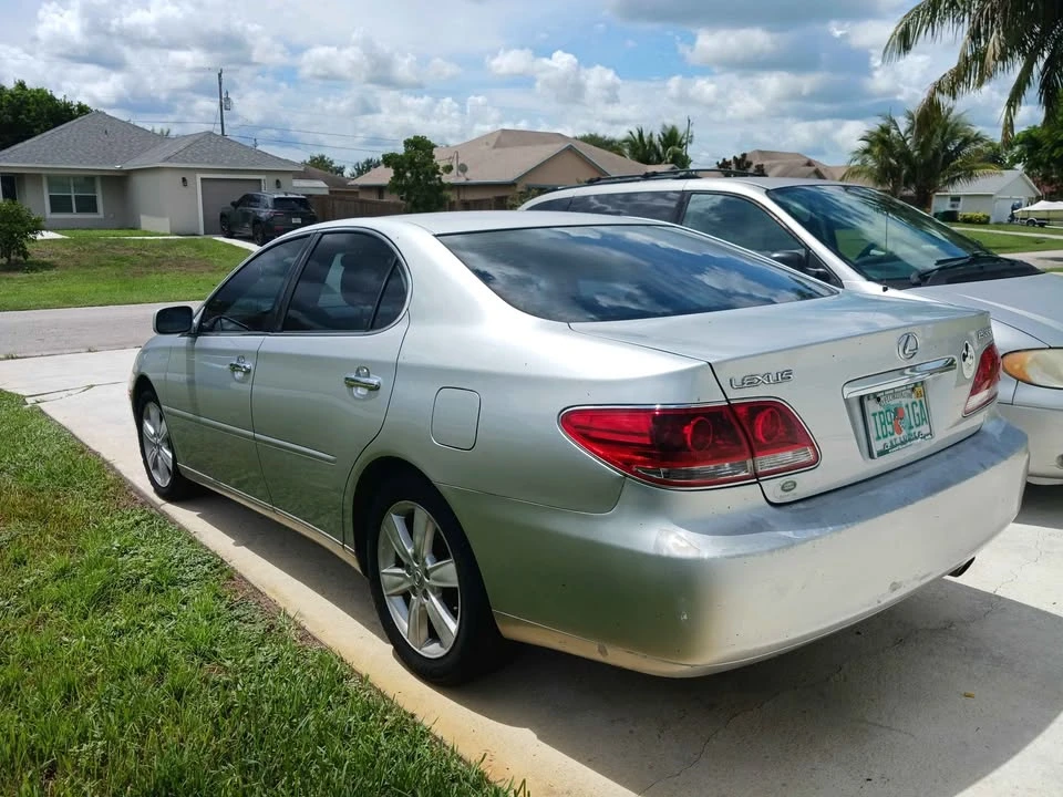 2005 Lexus ES 4th Gen - Image 5 of 10