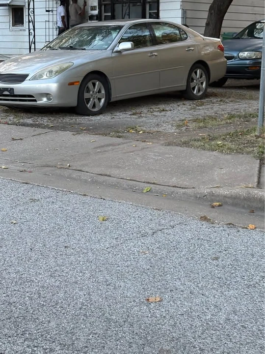 2005 Lexus ES 4th Gen - Image 4 of 5