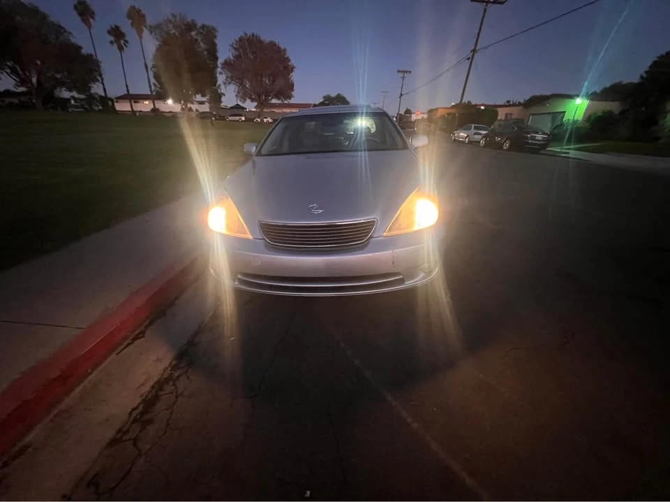 2005 Lexus ES 4th Gen - Image 4 of 9