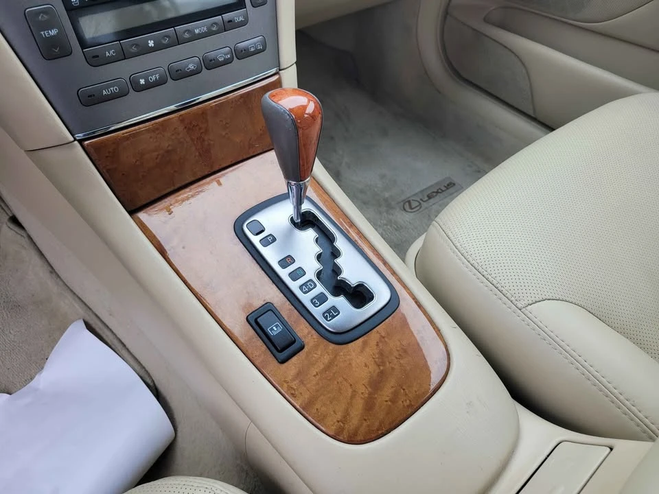 2005 Lexus ES 3rd Gen - Image 9 of 15