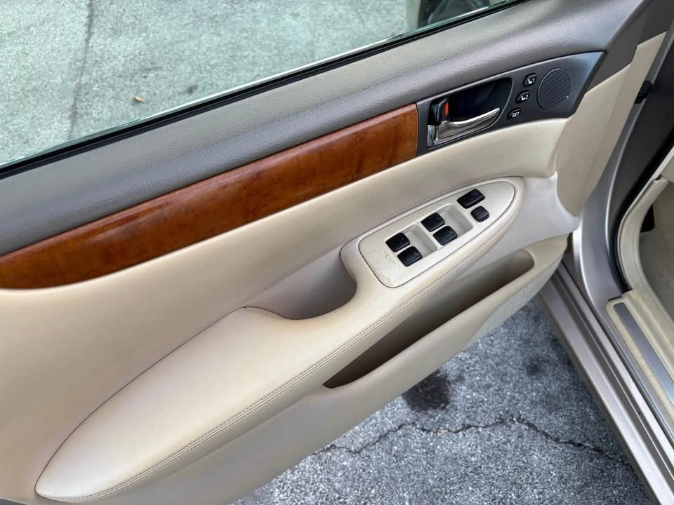 2005 Lexus ES 4th Gen - Image 9 of 20