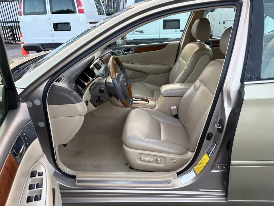 2005 Lexus ES 4th Gen - Image 10 of 20