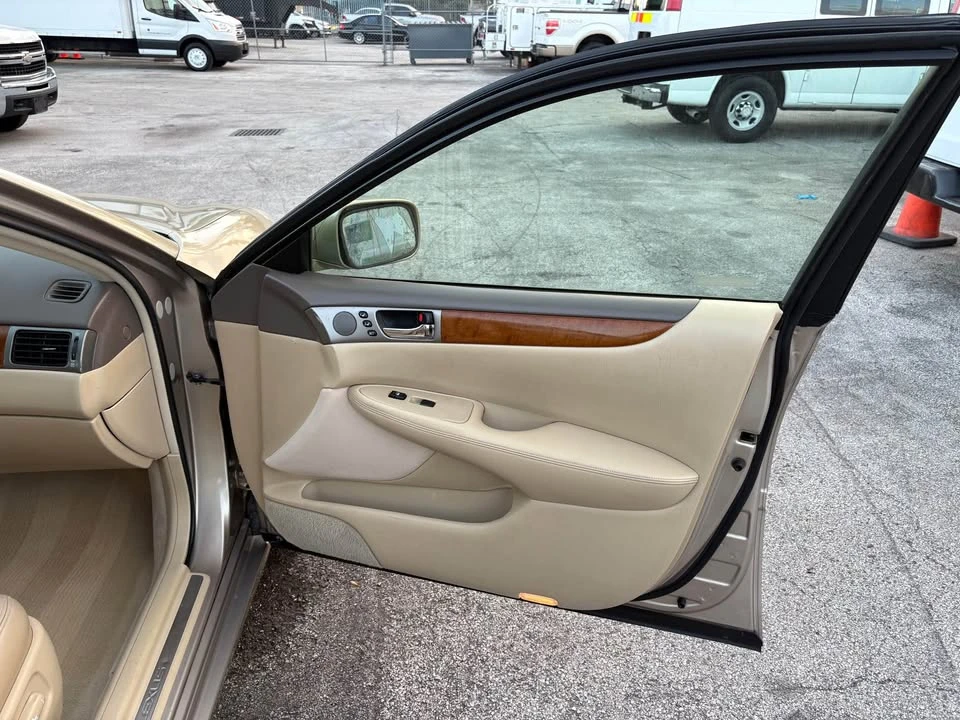 2005 Lexus ES 4th Gen - Image 13 of 20
