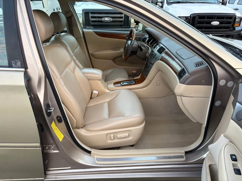 2005 Lexus ES 4th Gen - Image 14 of 20