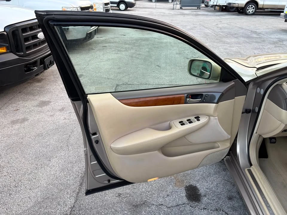 2005 Lexus ES 4th Gen - Image 8 of 20