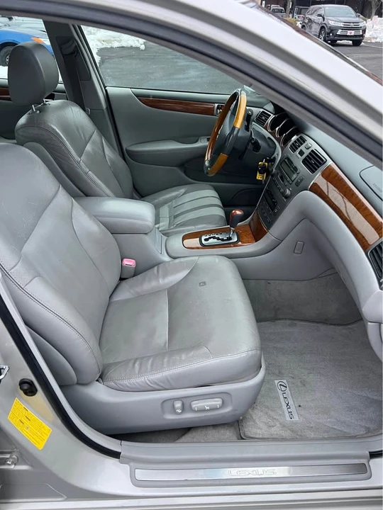 2005 Lexus ES 4th Gen - Image 10 of 16