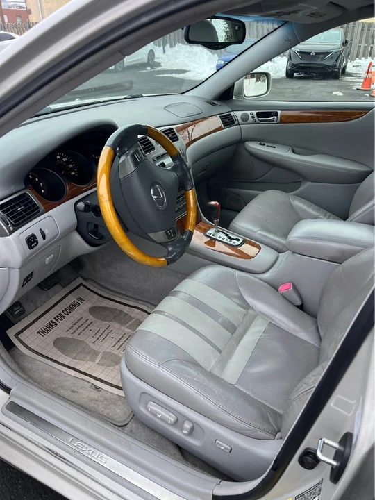 2005 Lexus ES 4th Gen - Image 11 of 16