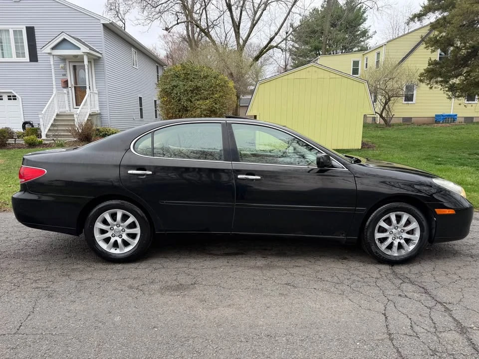 2005 Lexus ES 4th Gen - Image 3 of 16