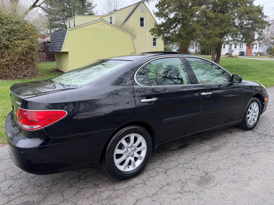 2005 Lexus ES 4th Gen - Image 2 of 16