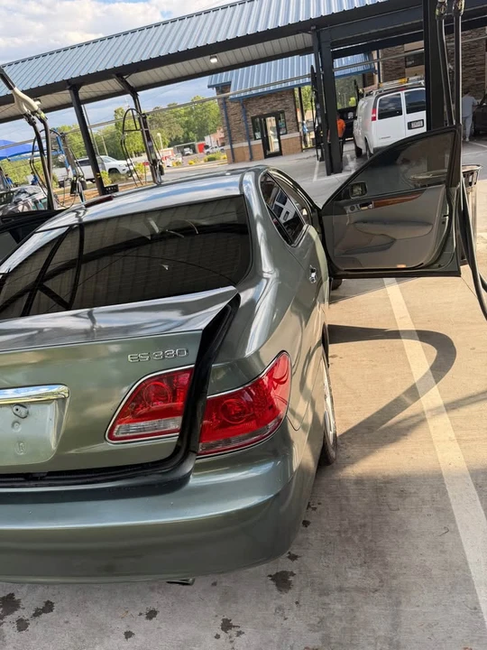2005 Lexus ES 4th Gen - Image 4 of 10