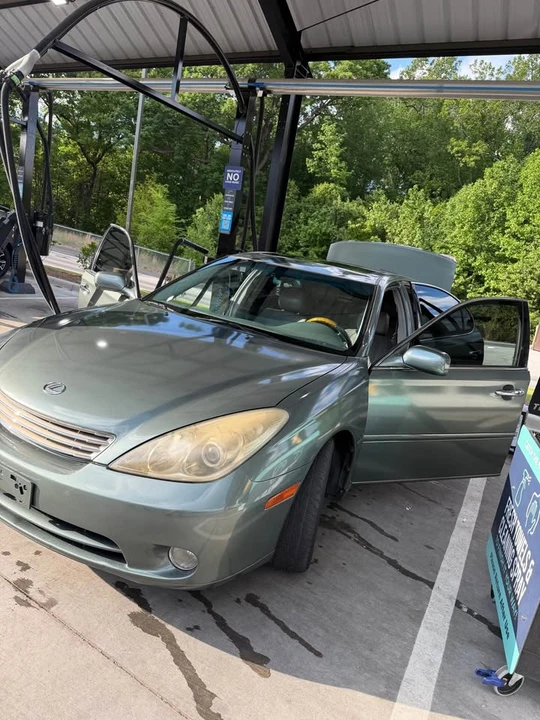 2005 Lexus ES 4th Gen - Image 2 of 10