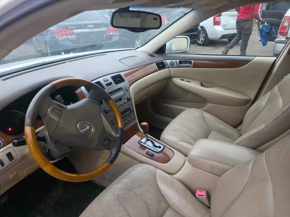 2005 Lexus ES 4th Gen - Image 3 of 15