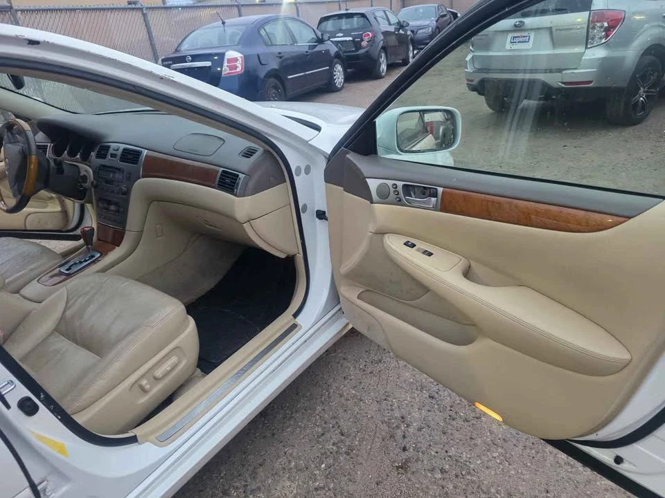 2005 Lexus ES 4th Gen - Image 10 of 15