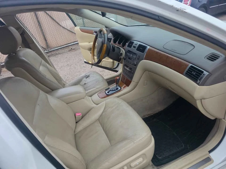 2005 Lexus ES 4th Gen - Image 14 of 15