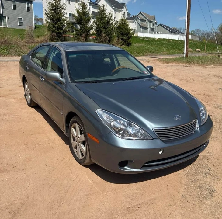 2005 Lexus ES 4th Gen - Image 2 of 15