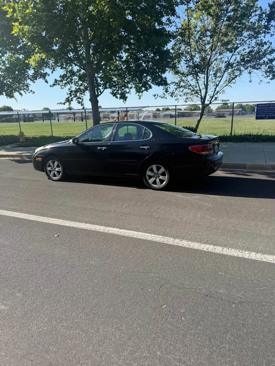 2005 Lexus ES 4th Gen - Image 5 of 10