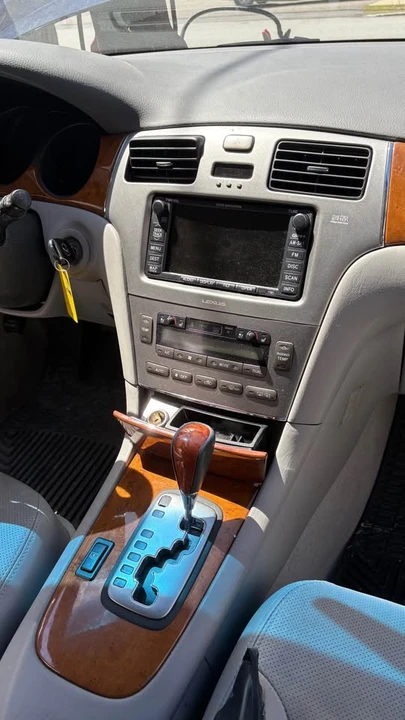 2005 Lexus ES 4th Gen - Image 2 of 12