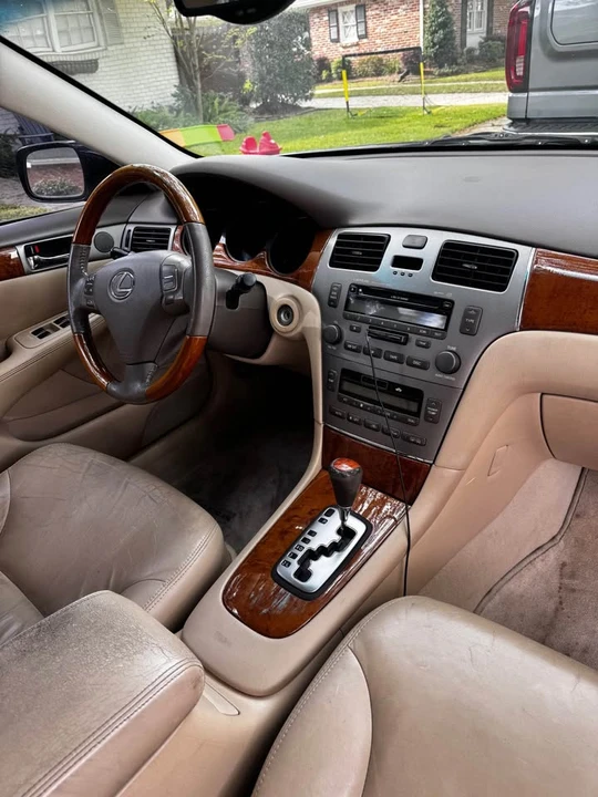 2005 Lexus ES 4th Gen - Image 2 of 3