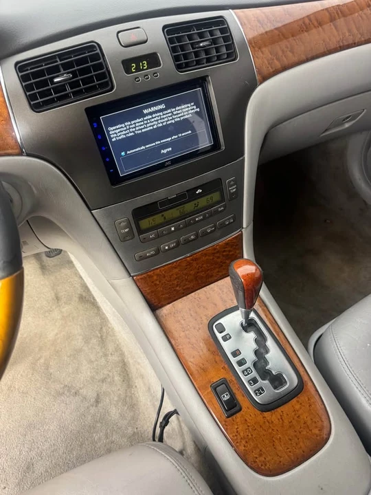 2005 Lexus ES 4th Gen - Image 12 of 14