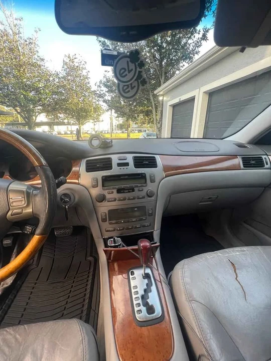 2005 Lexus ES 4th Gen - Image 8 of 12