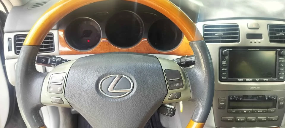 2005 Lexus ES 4th Gen - Image 10 of 18