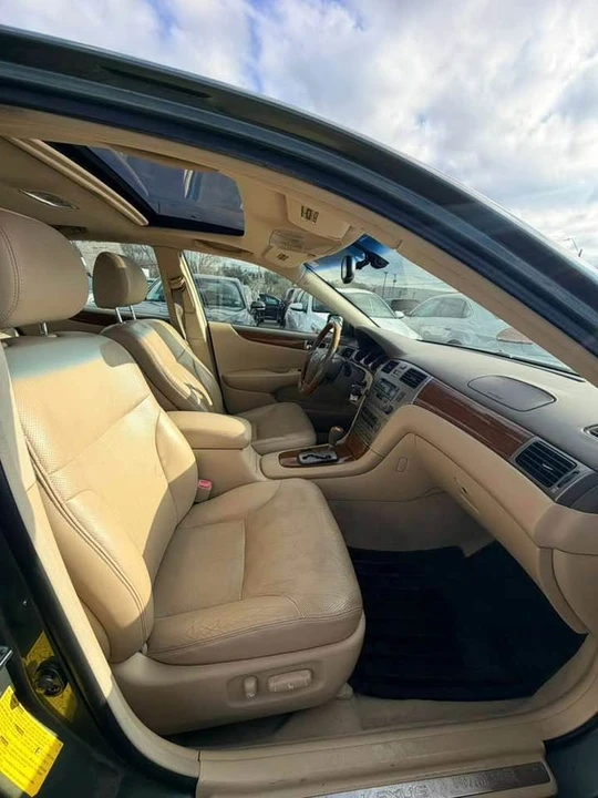 2005 Lexus ES 4th Gen - Image 11 of 16
