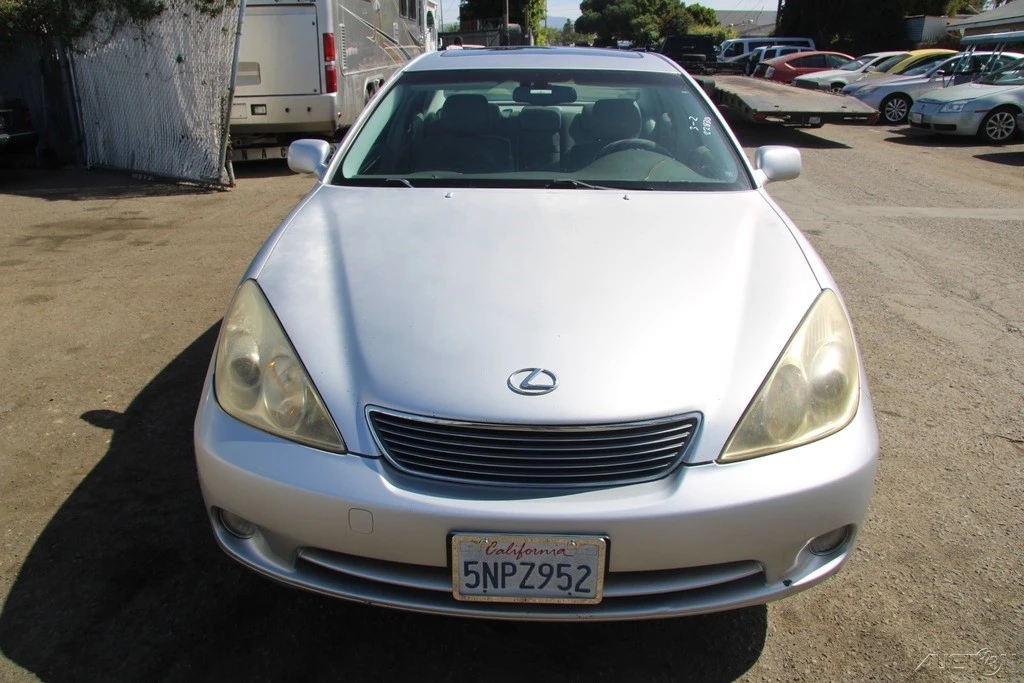 2005 Lexus ES 3rd Gen - Image 11 of 21