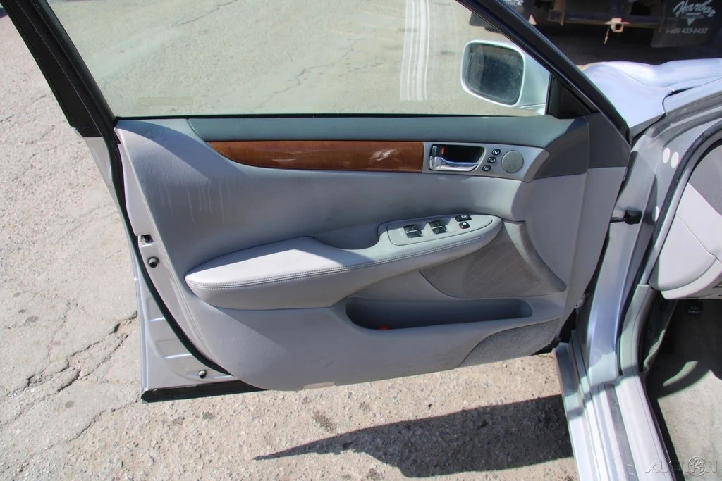 2005 Lexus ES 3rd Gen - Image 14 of 21