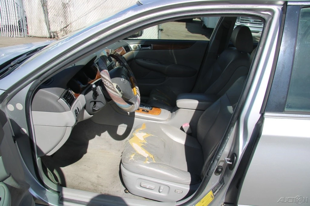 2005 Lexus ES 3rd Gen - Image 15 of 21