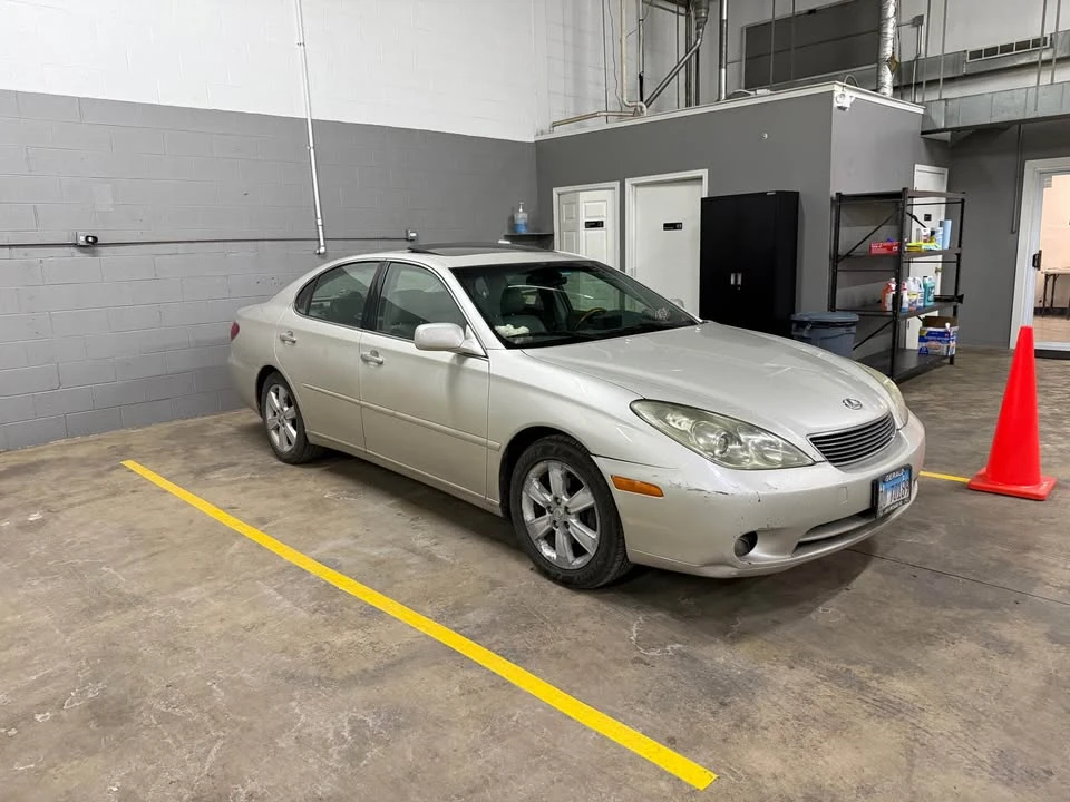2005 Lexus ES 4th Gen - Image 2 of 8
